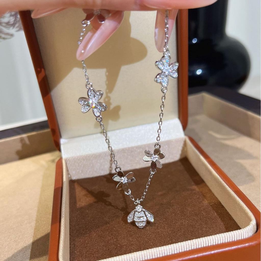 Retro French Lucky Clover Bee Bracelet Temperament Multi-Flower High-End Design Sense Pull-Out Jewelry