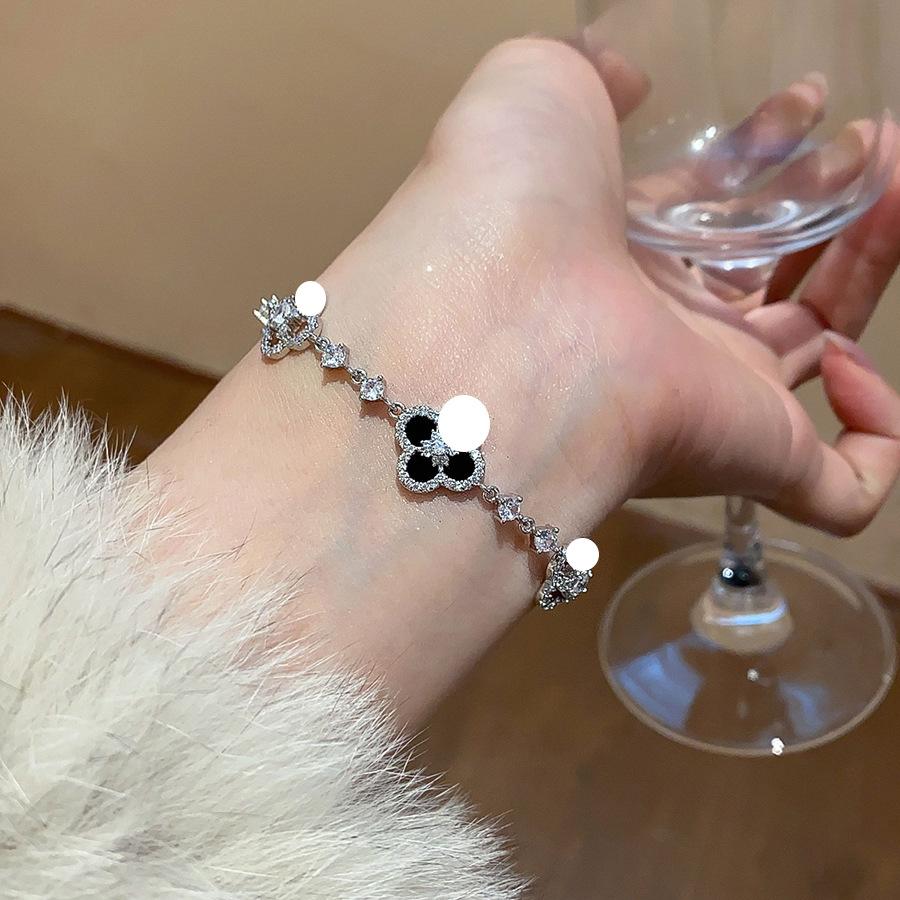 European and American Exquisite Zircon Love Bracelet Light Luxury High-end Temperament Versatile Niche Bracelet Fashion Personalized Jewelry Women