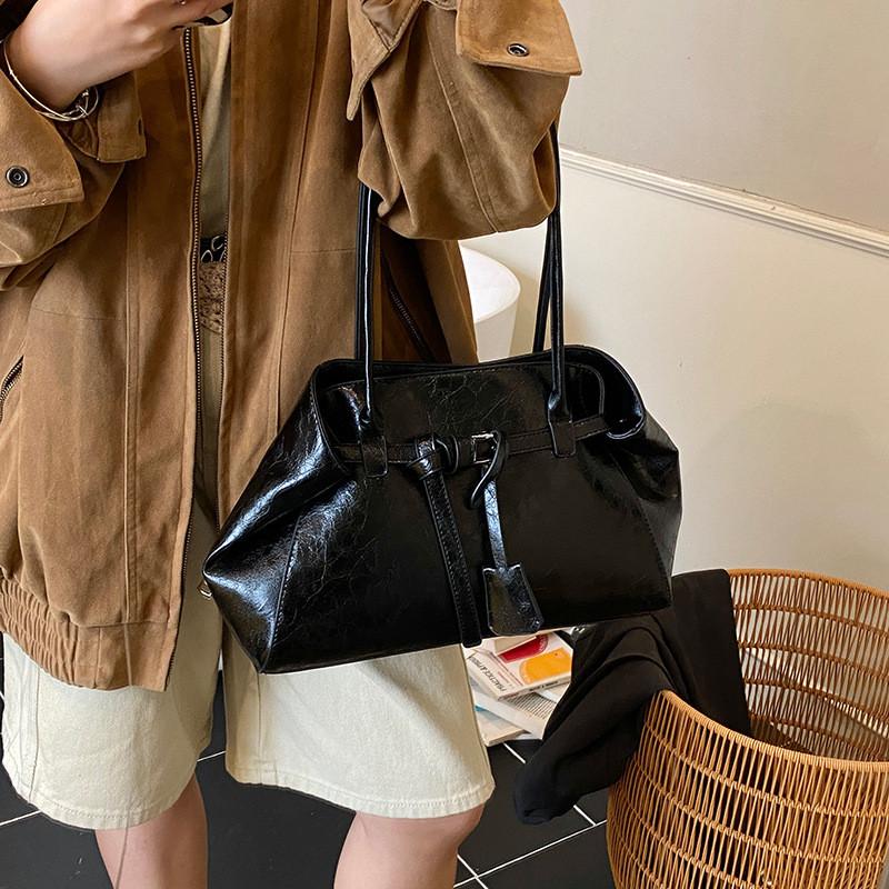Vintage Style Womens Crossbody Bag Crafted From Pu With Zippered Inner Storage