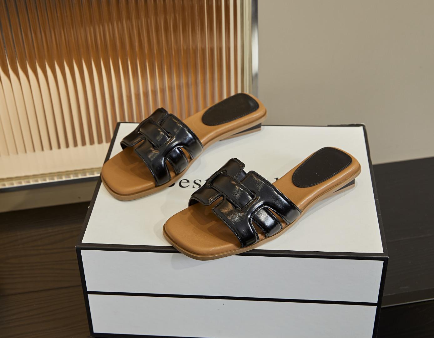 

Korean version of Xiaoxiangfeng soft-soled cool slippers, wearing versatile fashion with skirt slippers 2025 summer new beach shoes 40 чёрный