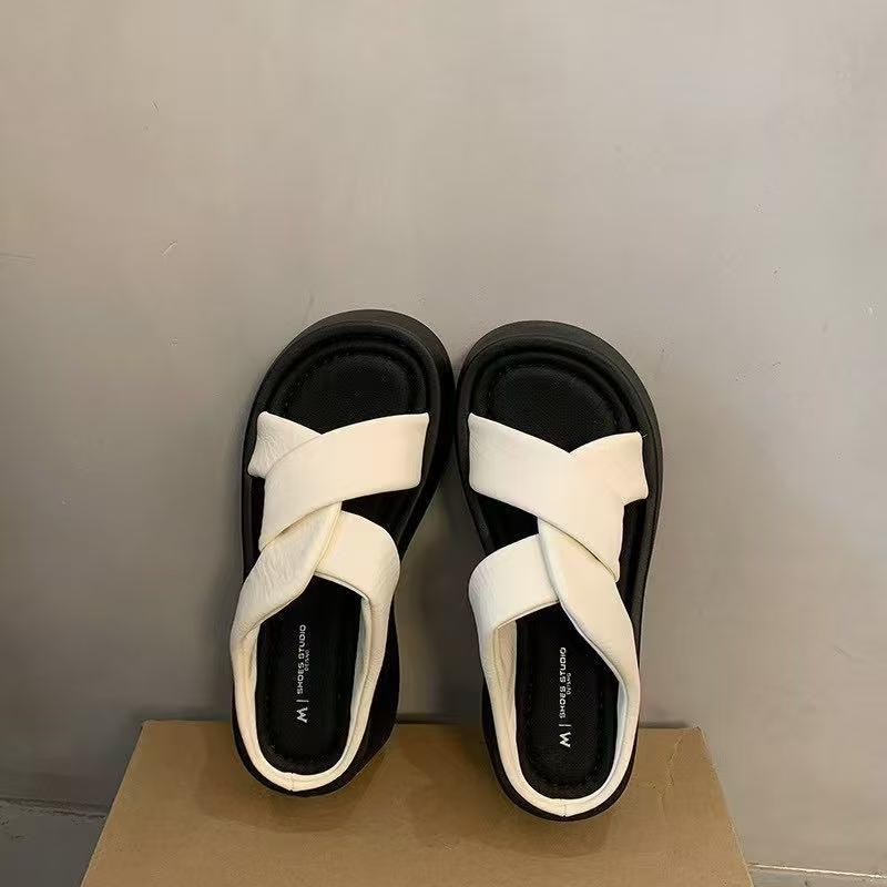 Muffin Thick-bottomed Cool Slippers Women's Summer Wear 2025 New Versatile Internet Celebrity Fashion High-end Beach Slippers