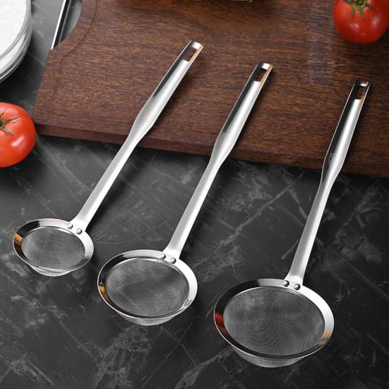 Stainless Steel Fine Mesh Skimmer with Long Handle Heavy-Duty Strainer Spoon for Frying Tea Juice Rust-Proof Essential Kitchen Tool for Filtering