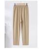 Sommerliche elastische Freizeithose mit hohem Bund für Frauen mittleren Alters