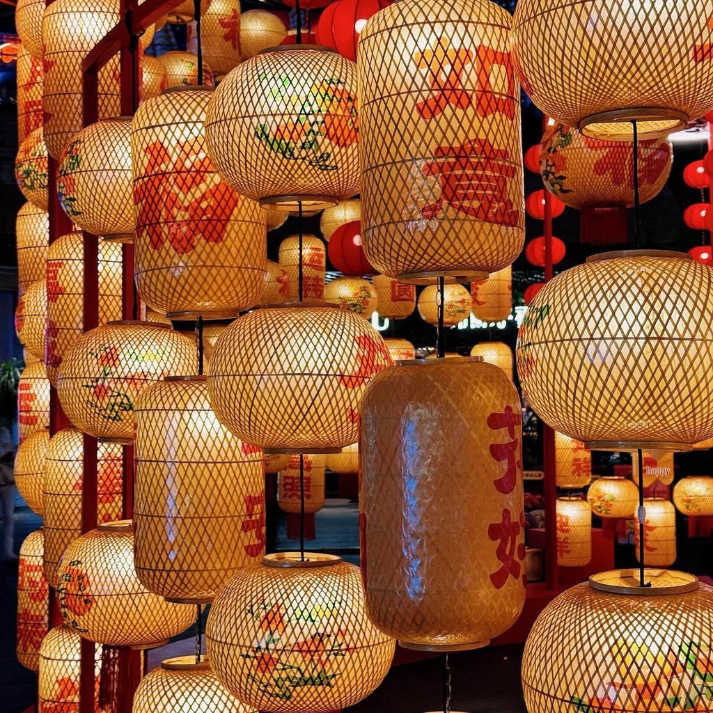 Antique-Style Bamboo Lantern for Outdoor Scenic Areas, Night Markets, Teahouses, Inns, and Hot Pot Restaurants; Customizable with Text.