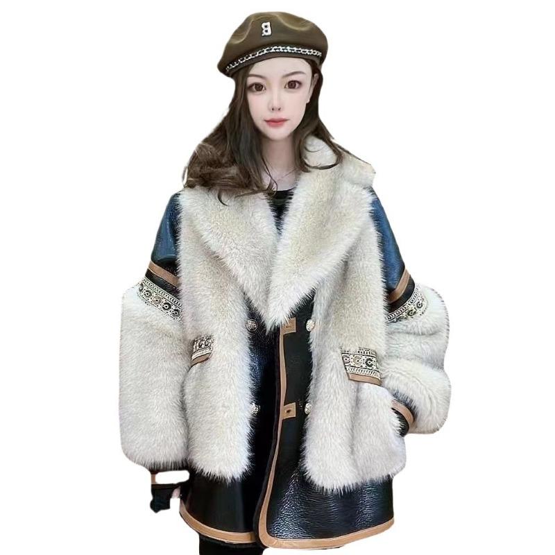 The new imitation fur coat in autumn and winter is integrated with women's fur, and the outer wear is loose to keep warm and the hair is wide.