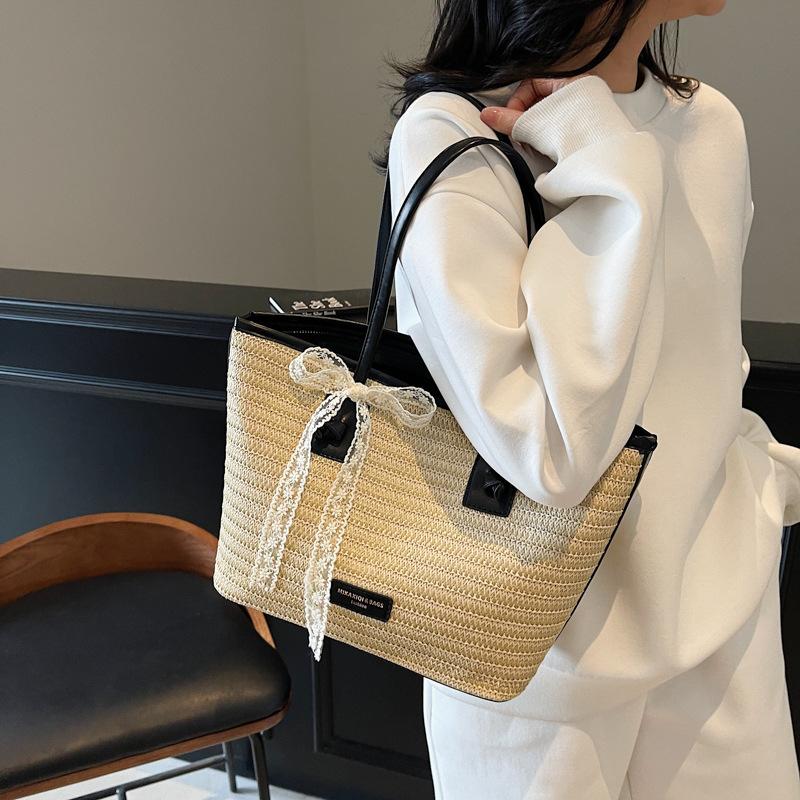 Leisure and Vacation Large-capacity Tote Bag Women's New Fashion Portable Shoulder Bag