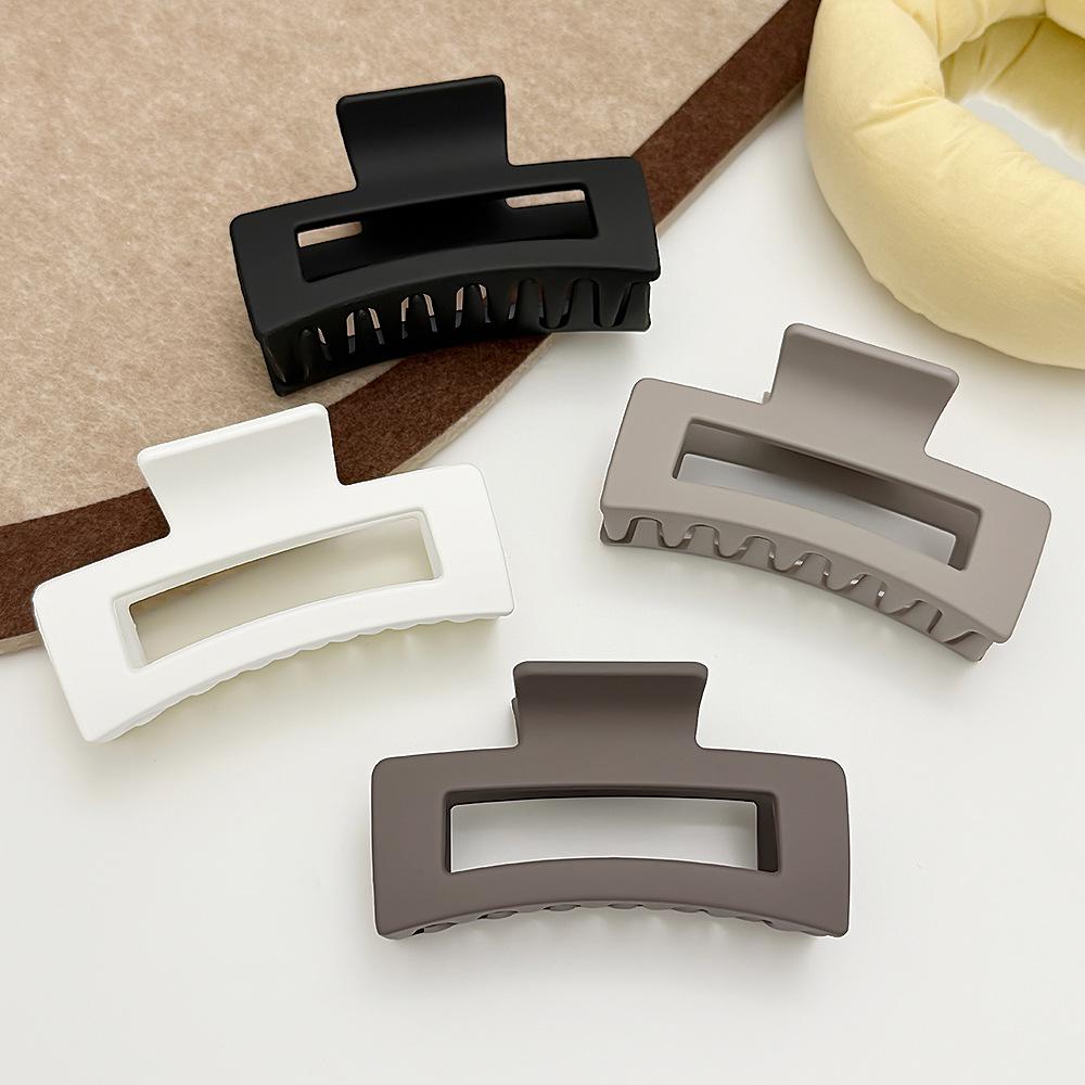 

Матовый молочный кофе большая квадратная заколка для волос в виде акулы темный кофе