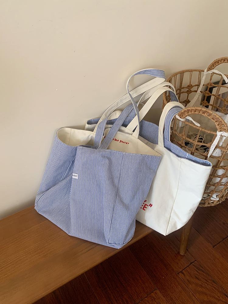 

Сумка женская новая утолщенная парусиновая вышивка корейская версия двусторонняя надпись большая вместимость полоски простая и универсальная сумка-тоут