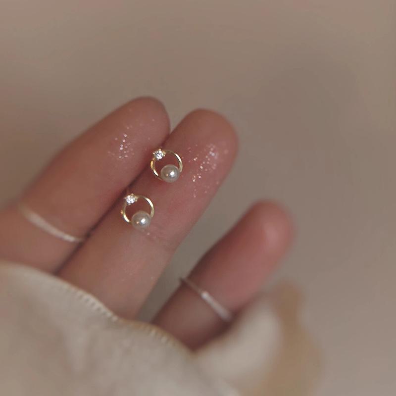 2025 Light Luxury Imitation Pearl Stud Earrings - High-End Fashion Niche