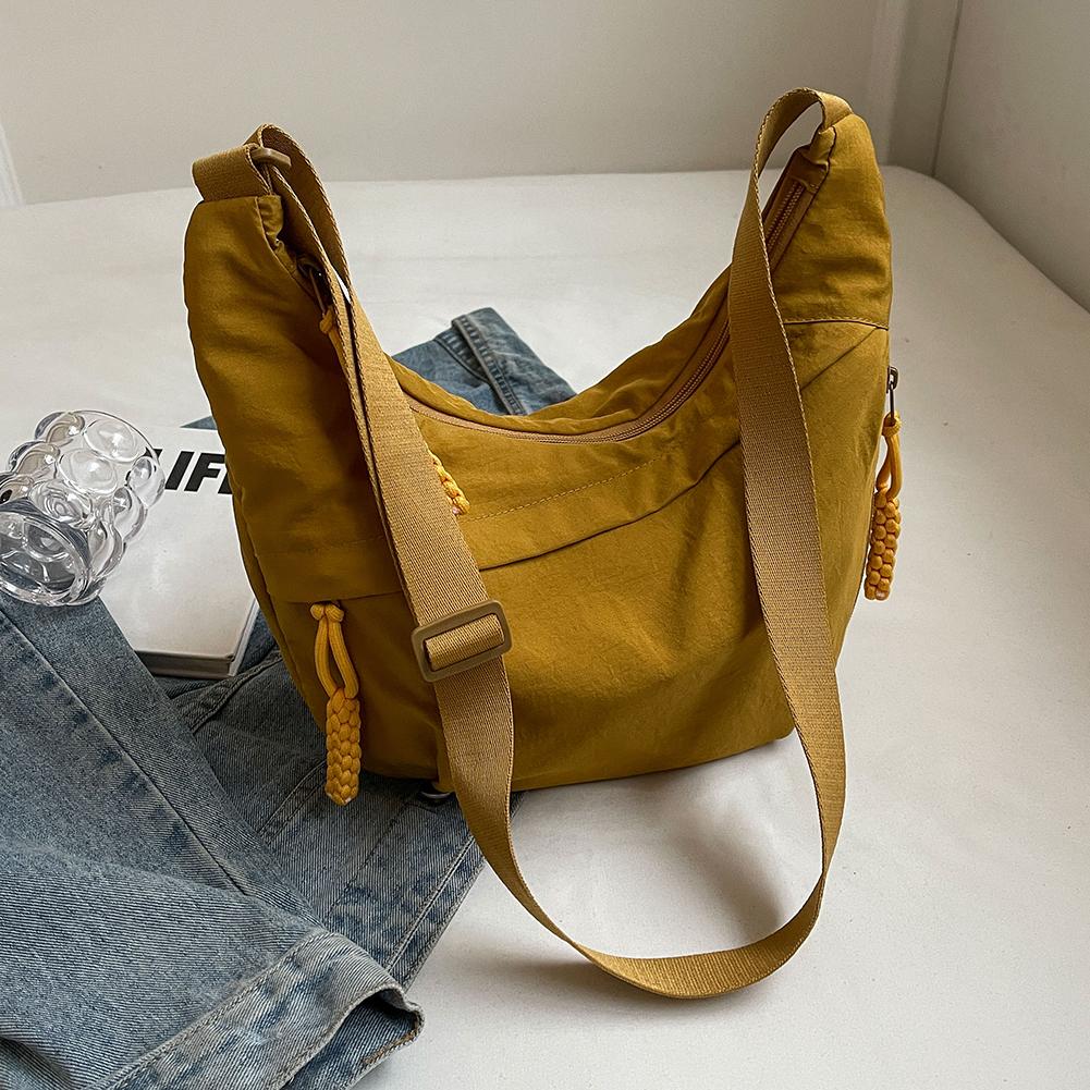 

Жіноча модна сумка через плече з декількома кишенями Сумка через плече у формі півмісяця великої місткості Сумка напівмісяць з регульованим ременем Дорожня сумка для відпочинку на природі жовтий