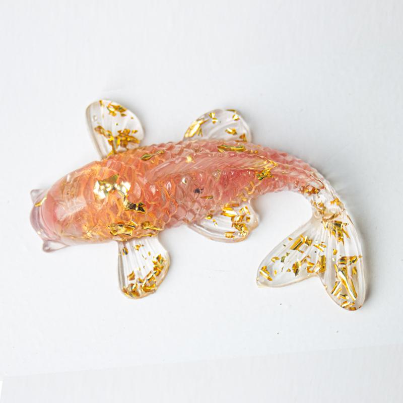 Neue 1 Stück Kristallstein Kies Glückskarpfen Figur Harz Mini Quarz Fancy Karpfen Statue Heimdeko Schreibtischornament Geschenk
