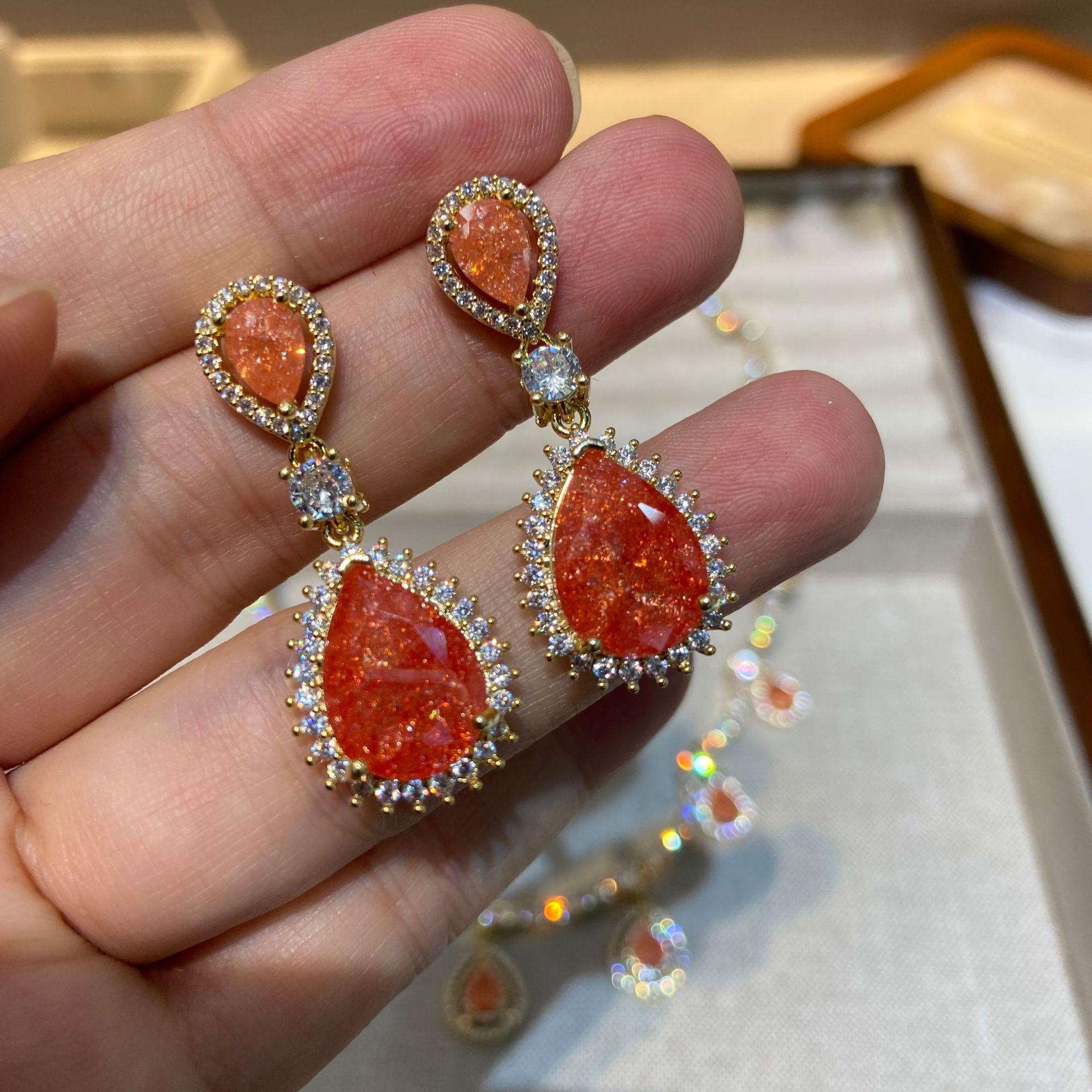 Design Sense Water Drop Ice Flower High Sense Temperament Versatile Fashion Light Luxury Necklace Set