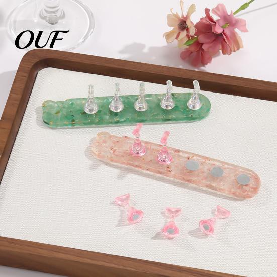 Press-on Nail Practice Stand Fake for Painting Nails, Holder with Magnetic Base, Manicure Art Display Home Salon
