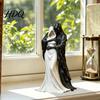 Synthetic Resin Ornaments Gothic Hugging Reaper Figurine Black And White Skeleton Niche Atmosphere Decorations Statue for Bookshelves Desktop Retro