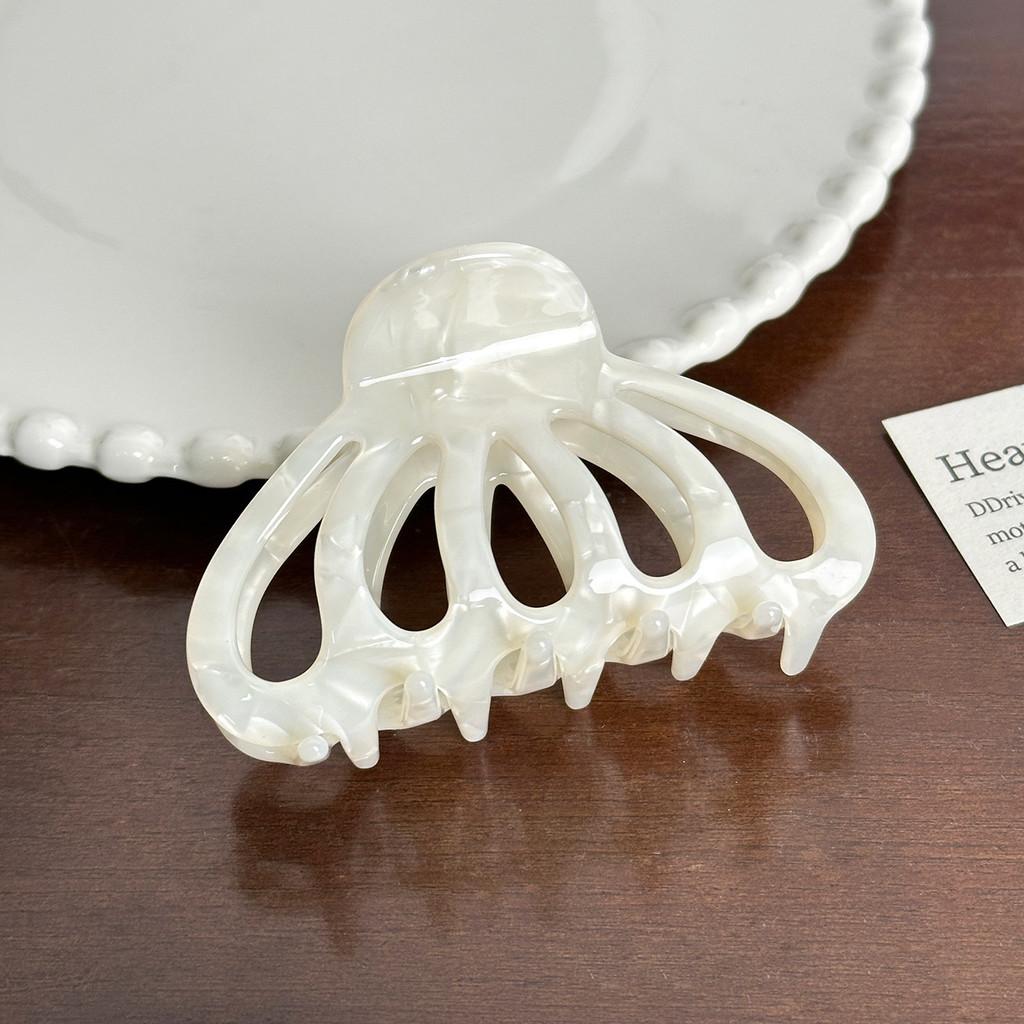 Gorgeous Acetate Floral Hair Claw Clip For Trendy Hairstyles And Statements Fashion