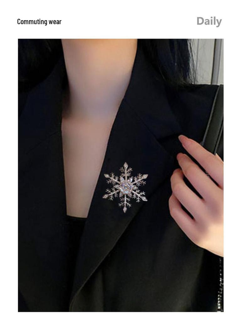 Elegant Rotating Snowflake Brooch: High-End Unisex Pin for Fashionable Sweater Decoration