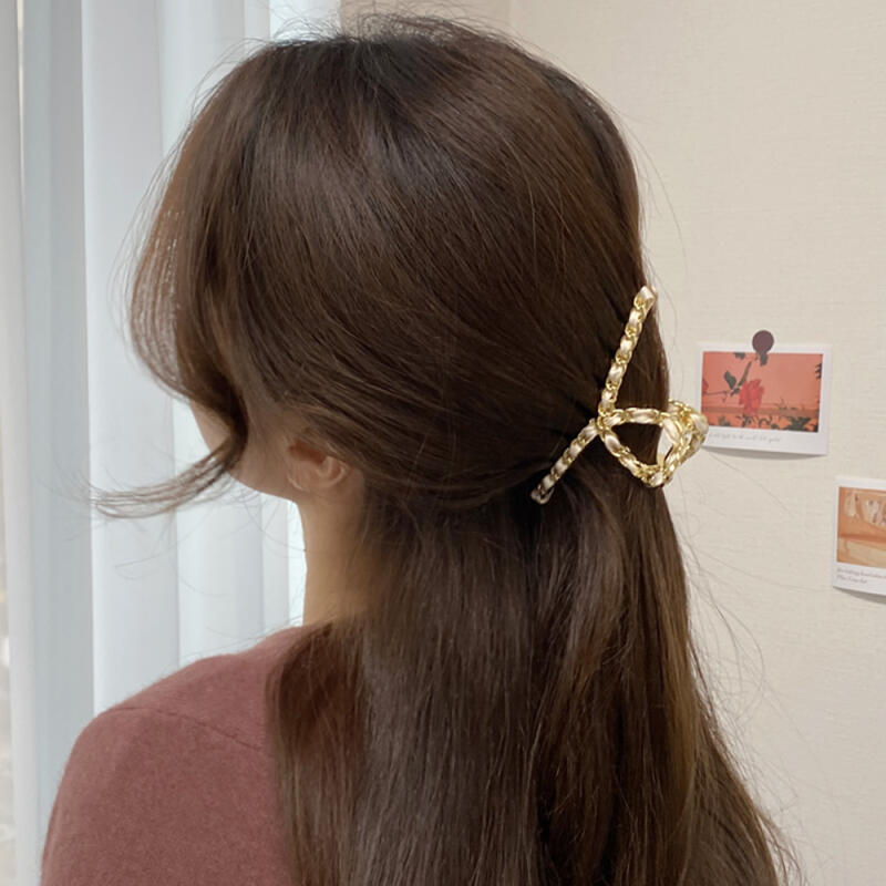 Metal twist hairpin, silk chain hair clip, hairpin black