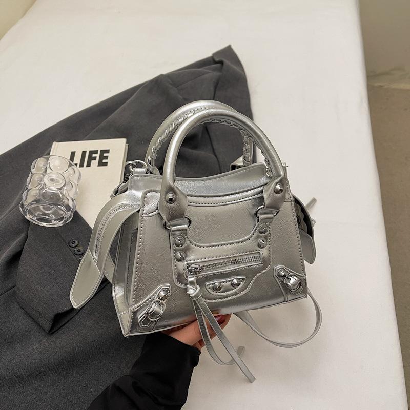 New high-end fashion rivet bull nose locomotive bag portable shoulder crossbody trendy women's bag