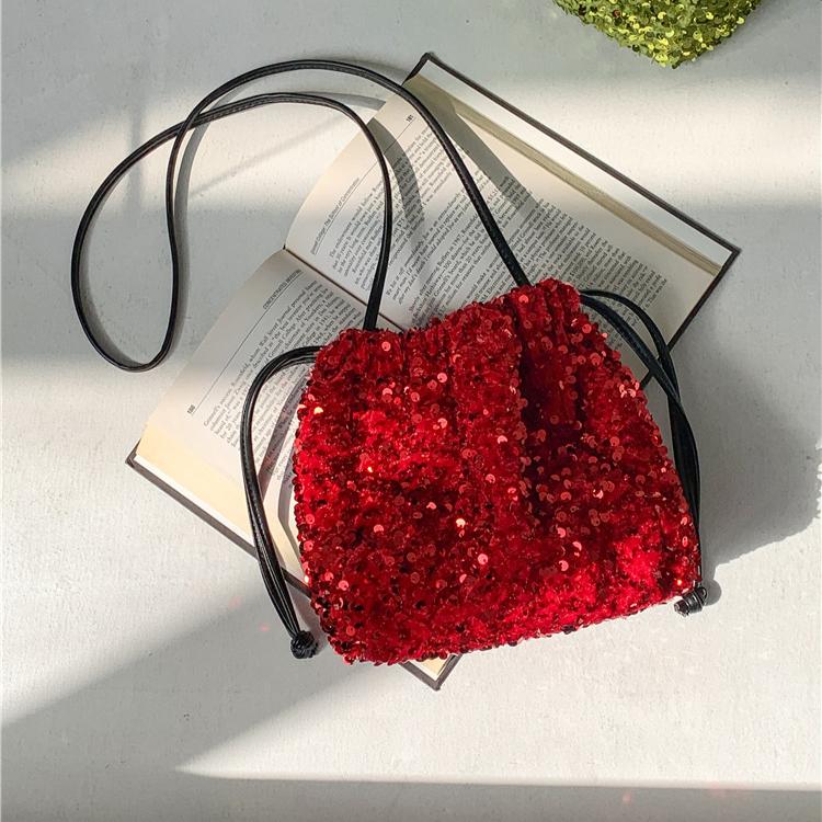 Neue Beuteltasche mit Kordelzug für Damen, plissiertes Design, weiche Hand-Schultertasche, bunte Paillettentasche 2024 Neu