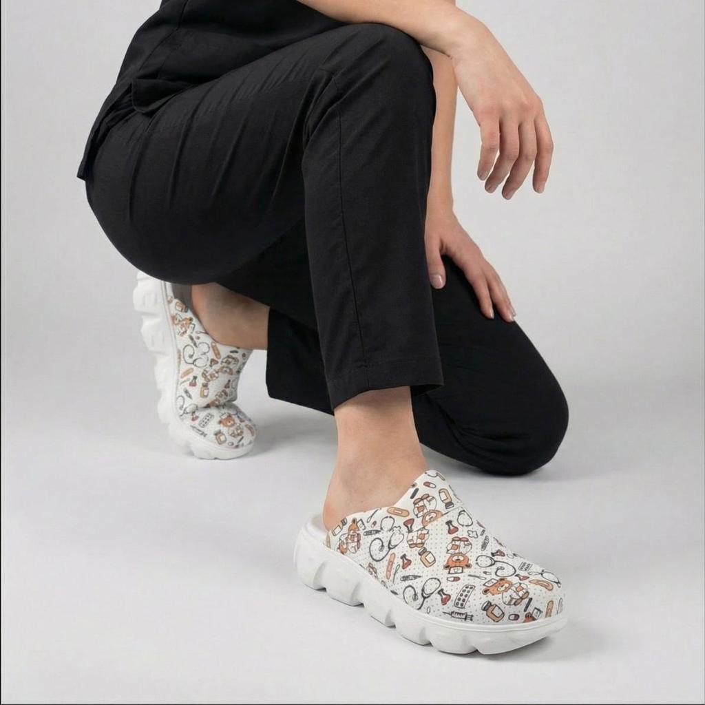 Women Light Sole Medical Clogs Sabo Hospital Shoes Non-Slip Slipper Nurse Doctor Midwife Surgical Sandals