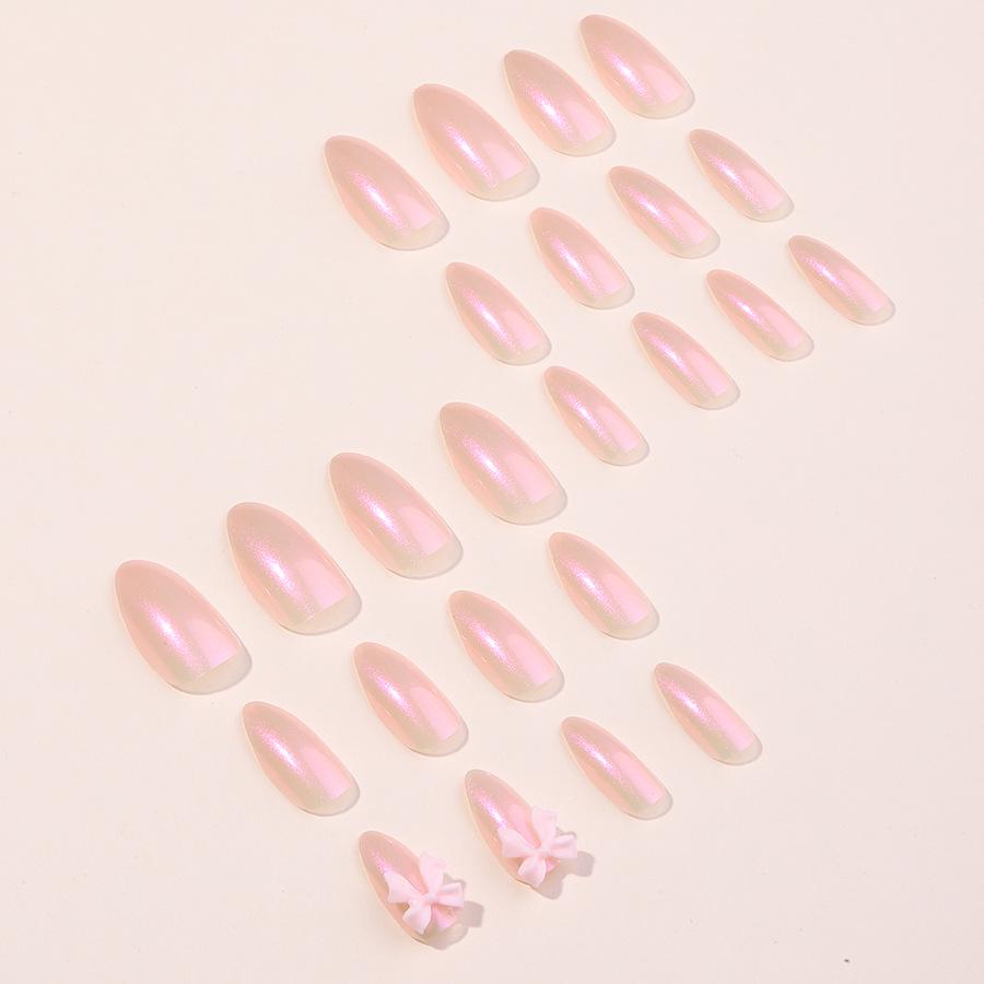 

Миндальные накладные ногти с кремовым глиттером - Ручной маникюр для женщин