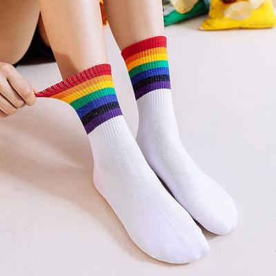 Sport Trendy Mehrfarbig Regenbogen Streetwear Gestreift Baumwollsocken Schlauchsocken Damensocken Mittellang