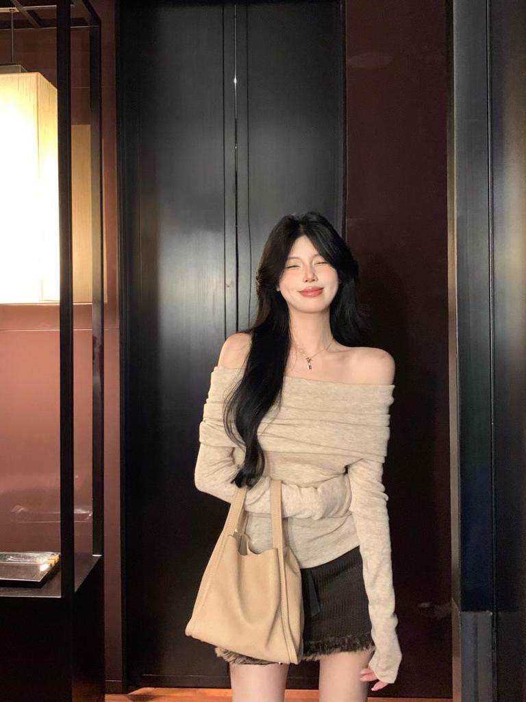 Pulover Tricotat cu Umerii Goi: Croială Slim Fit, Mâneci Lungi, Stil Delicat