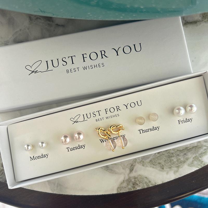 Tygodniowy Zestaw Kolczyków Sztyftów z Perłami Bez Powtórek - Francuski Retro, Prosta, Wszechstronna Biżuteria Modowa dla Kobiet