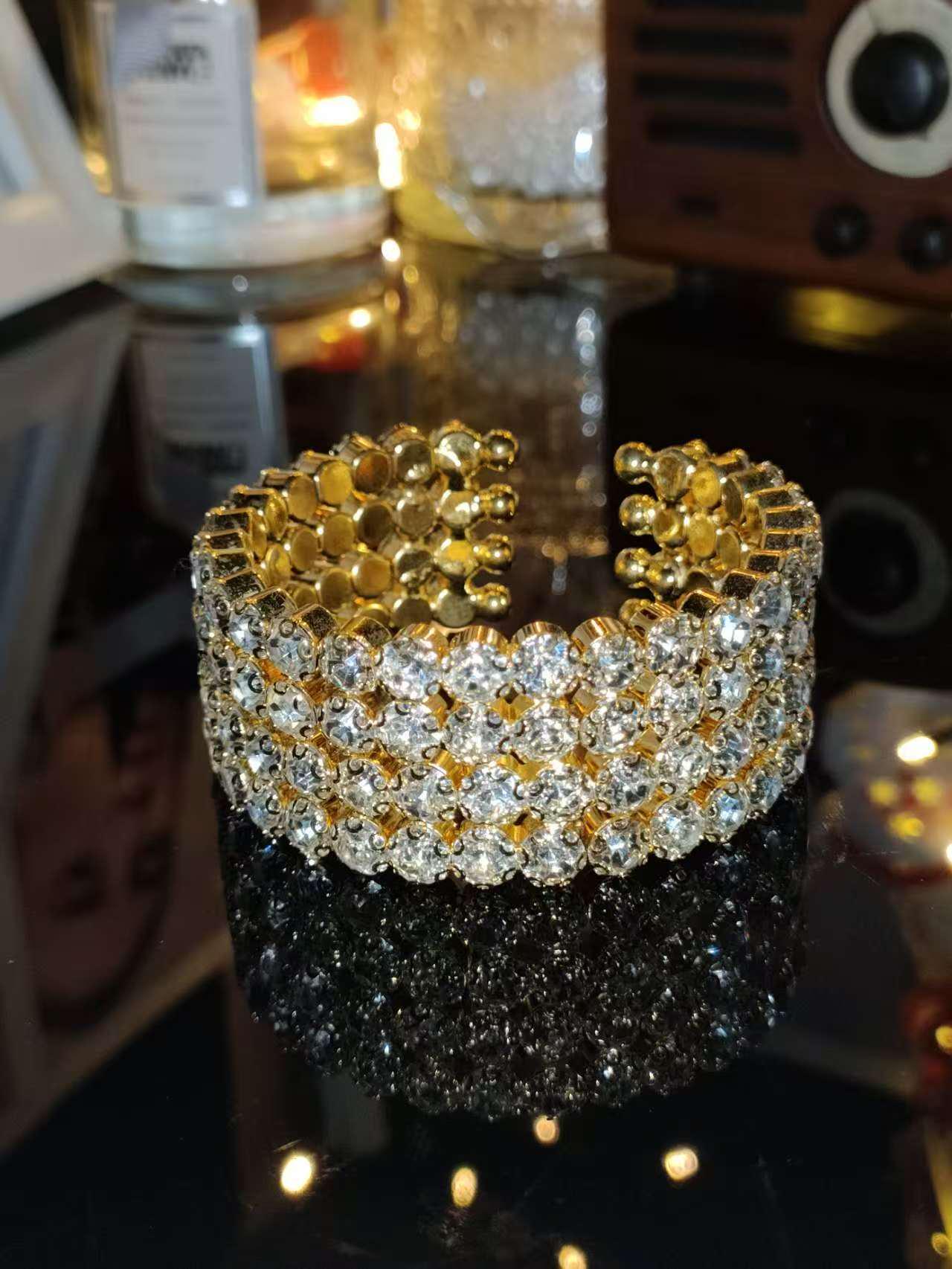 

Корейский стиль сверкающий стразами свадебный браслет: Кристальный эластичный браслет в четыре ряда K9