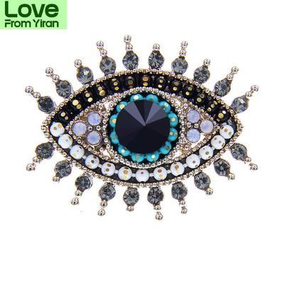 Nyankomst Rhinestone Eye Broscher För Kvinnor Legering Skönhet Lucky Beads Bröllop Fest Pins Skjorta Smycken