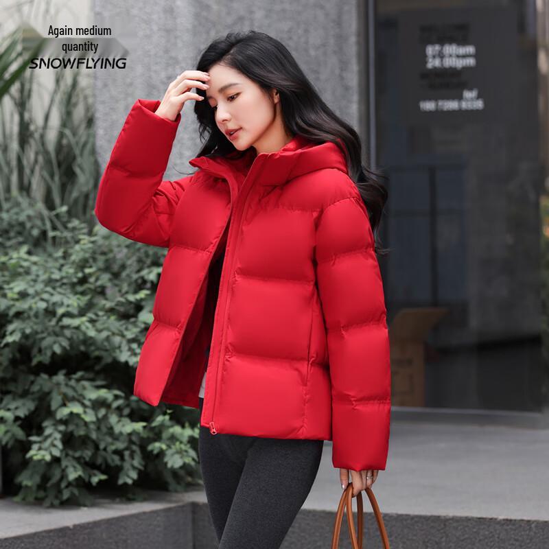 

Жіноча коротка пухова куртка з капюшоном M