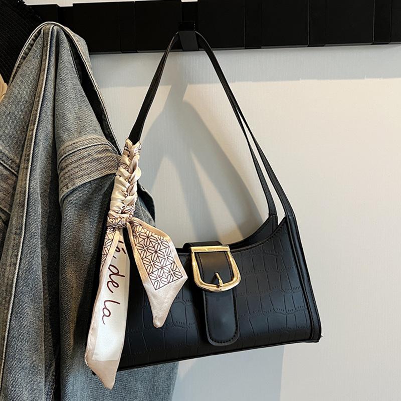 

Simple texture niche design bag women s 2025 new summer versatile fashion single shoulder underarm bag method stick bag чёрный