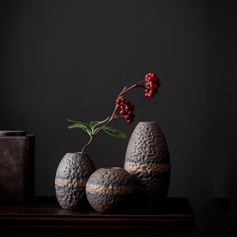 Dekoracja w postaci ceramicznego wazonu vintage, aranżacja kwiatowa do salonu, kreatywna prostota, wazon hydroponiczny, dekoracja na biurko