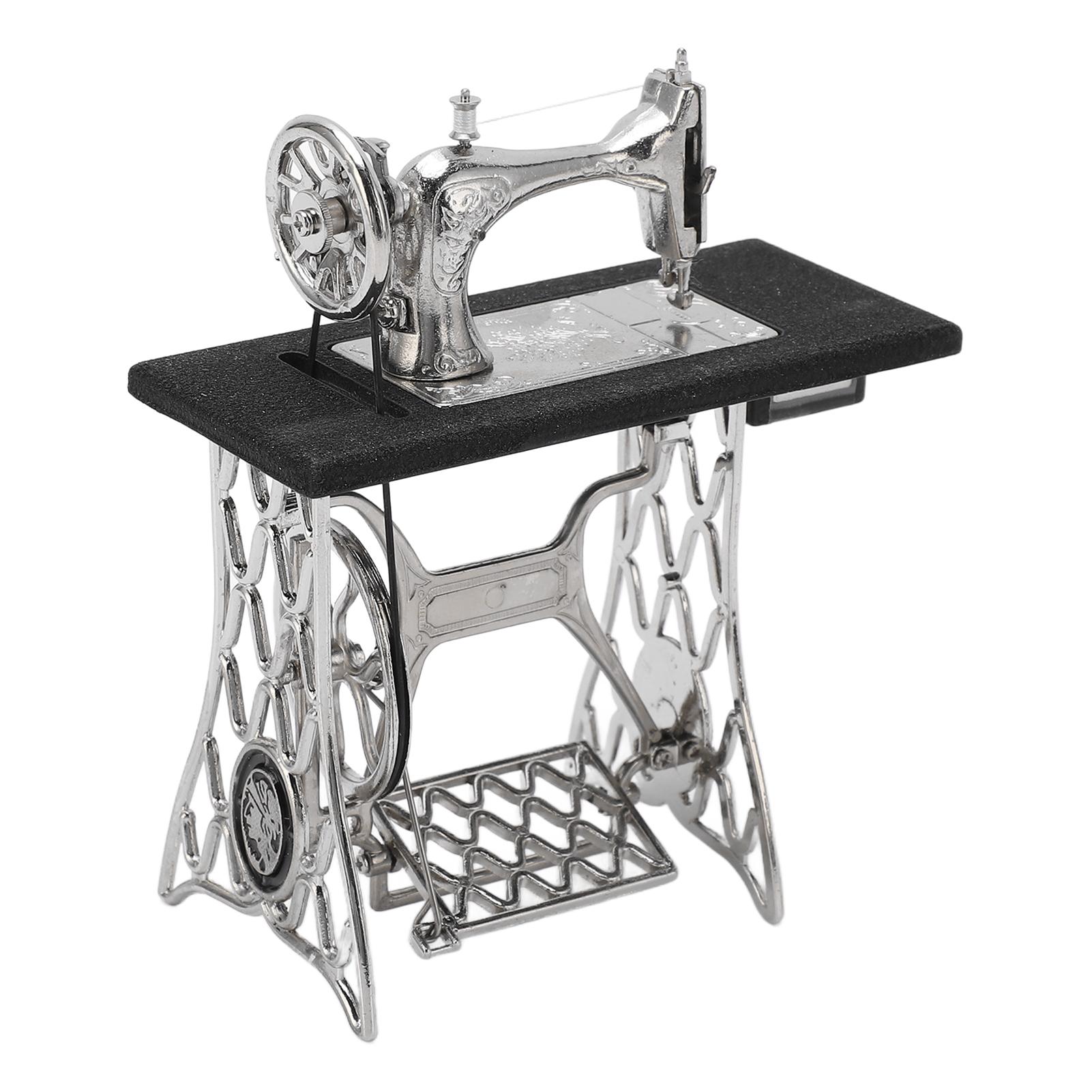 

Швейная машинка Орнамент Ретро Внешний вид Кукольный домик Швейная машинка Изысканное мастерство Сплав DIY