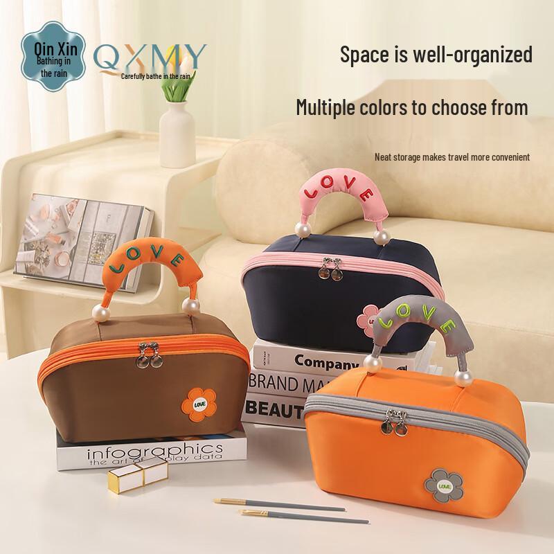 Pearl Cloud Large Capacity Makeup and Wash Bag