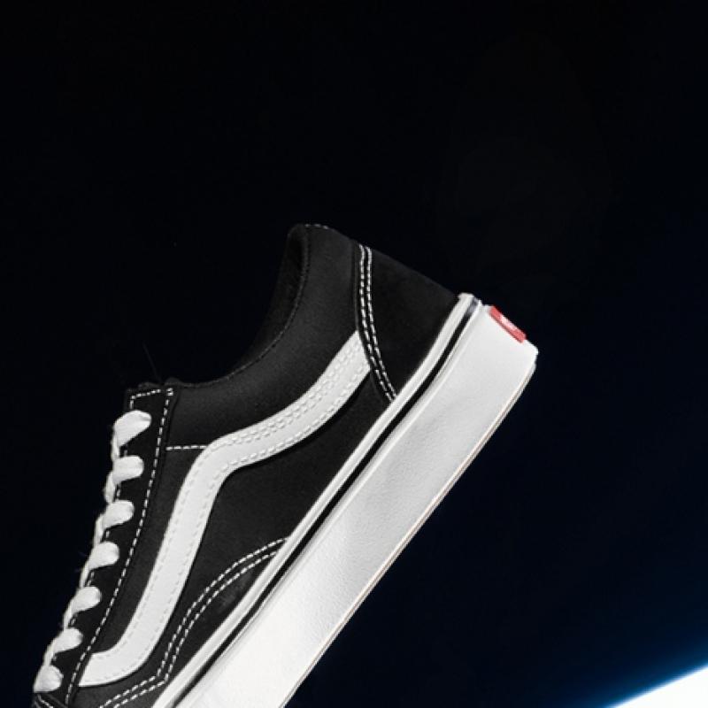 Barnes Comfique Old School Black True White Vn0a3wmavne1