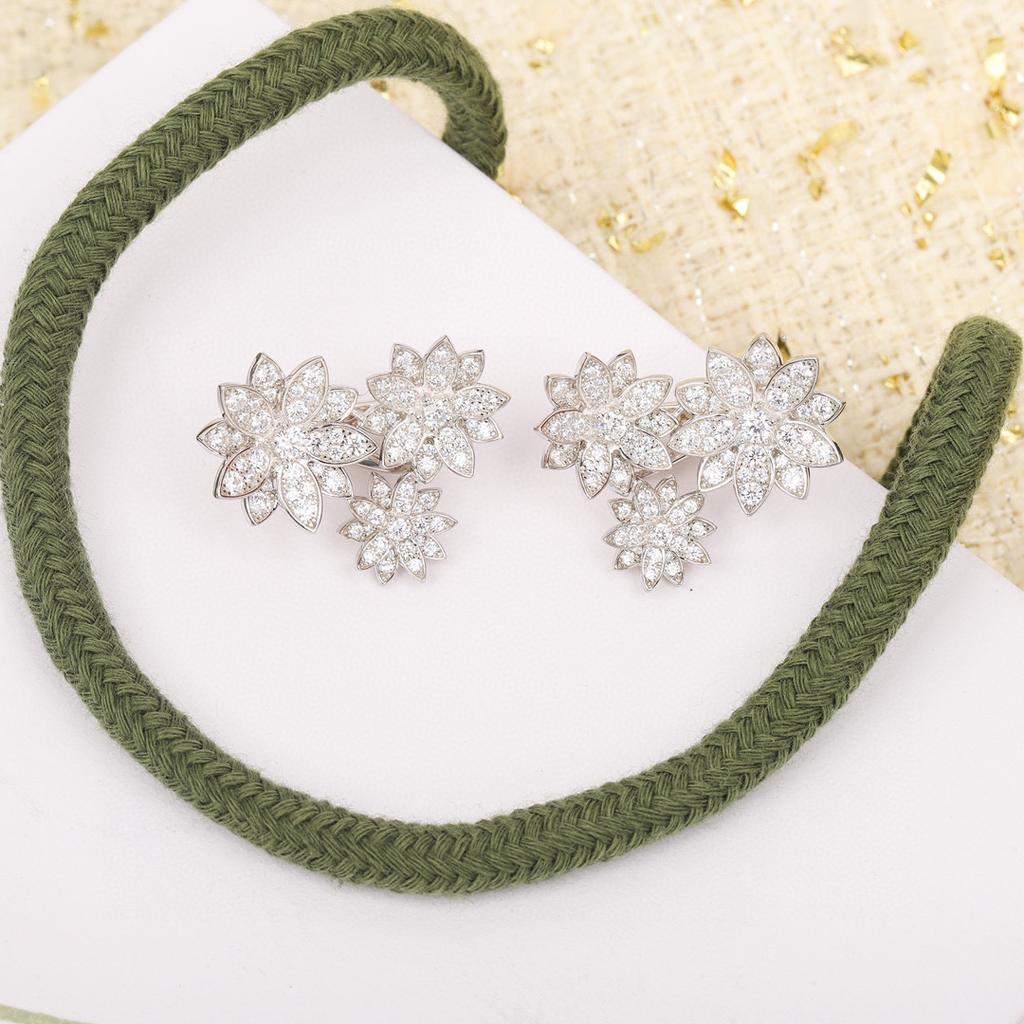 New Hot Brand Vintage Earrings for Women Fashion Luxury Jewelry Three Flower 925 Sliver Designer Eardrop Lady Party Clip Earring