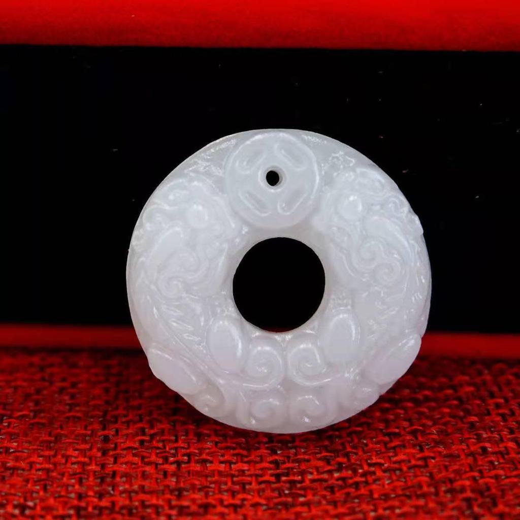 Unisex naszyjnik z wisiorkiem Pixiu z jadeitu - Pomyślne zwierzę przyciągające bogactwo z białego jadeitu Qingbai