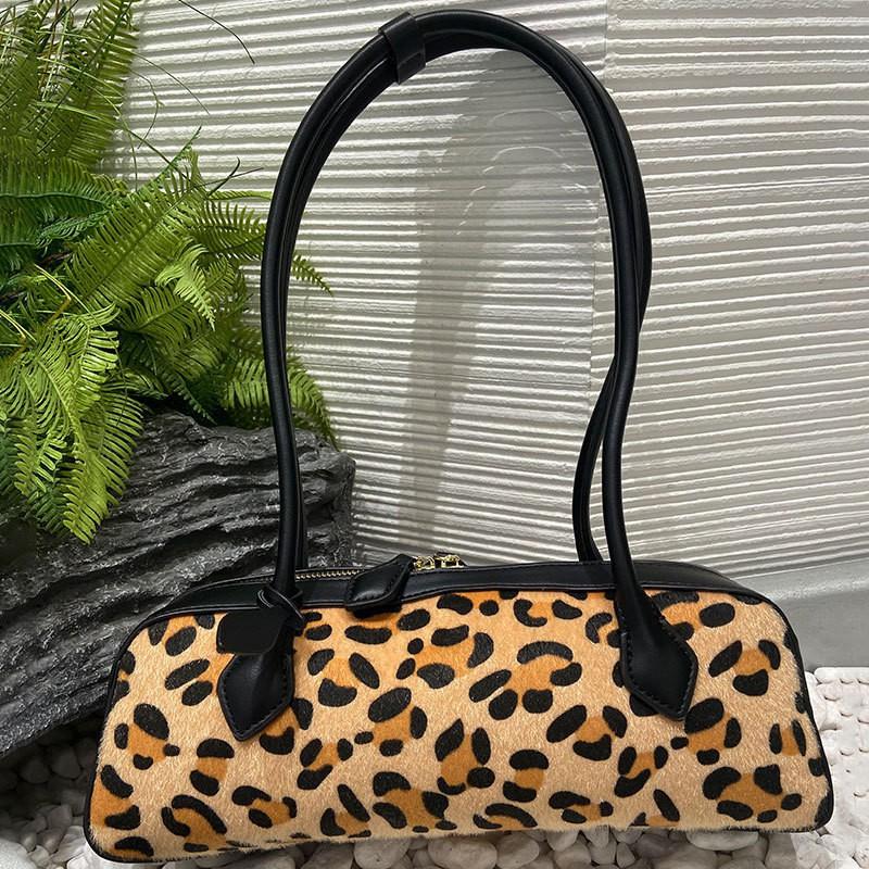 Fashionable Hand-carried Bag Women s Leopard-print French Stick Niche Retro Underarm Shoulder High-end Speckled Sausage 33x10x11cm