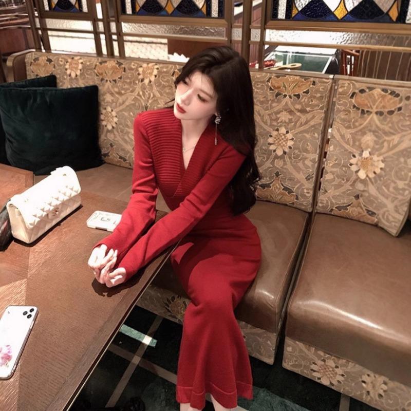 Cold wind high sense women's temperament socialite Muse fan red knitted bottoming dress autumn and winter