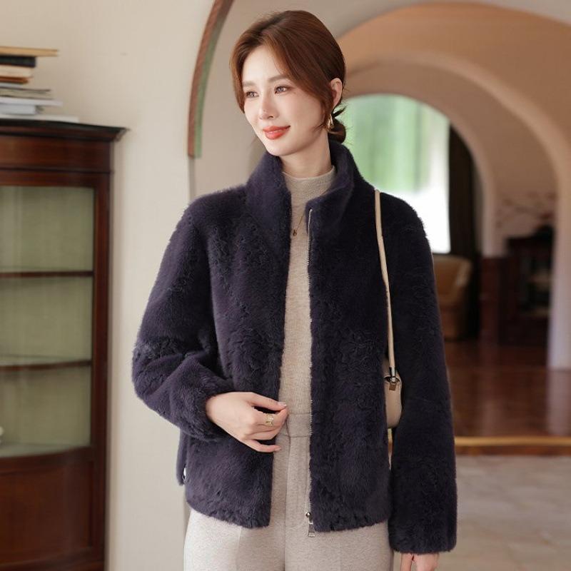 Middle-aged women's clothing, middle-aged women's coat, thickened zipper, light luxury temperament, loose retro top, integrated fur