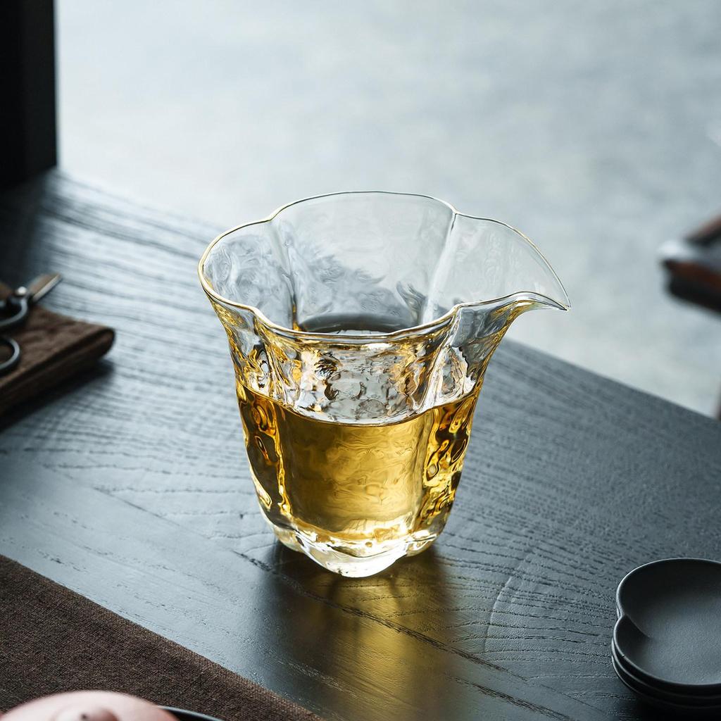 Begonia Flower Borosilicate Glass Tea Separator: Heat-Resistant Gongfu Tea Cup Set, Transparent and Anti-Scald.