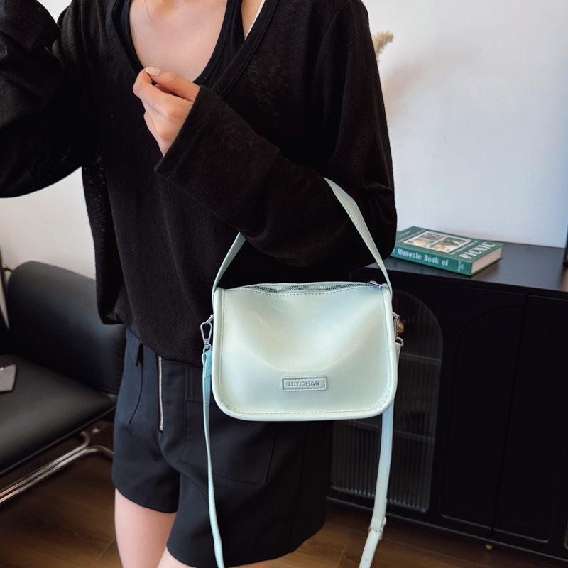 Small Bag Women's 2025 New Spring and Summer Fashion Popular Chain Messenger Bag Versatile Portable Small Square Bag