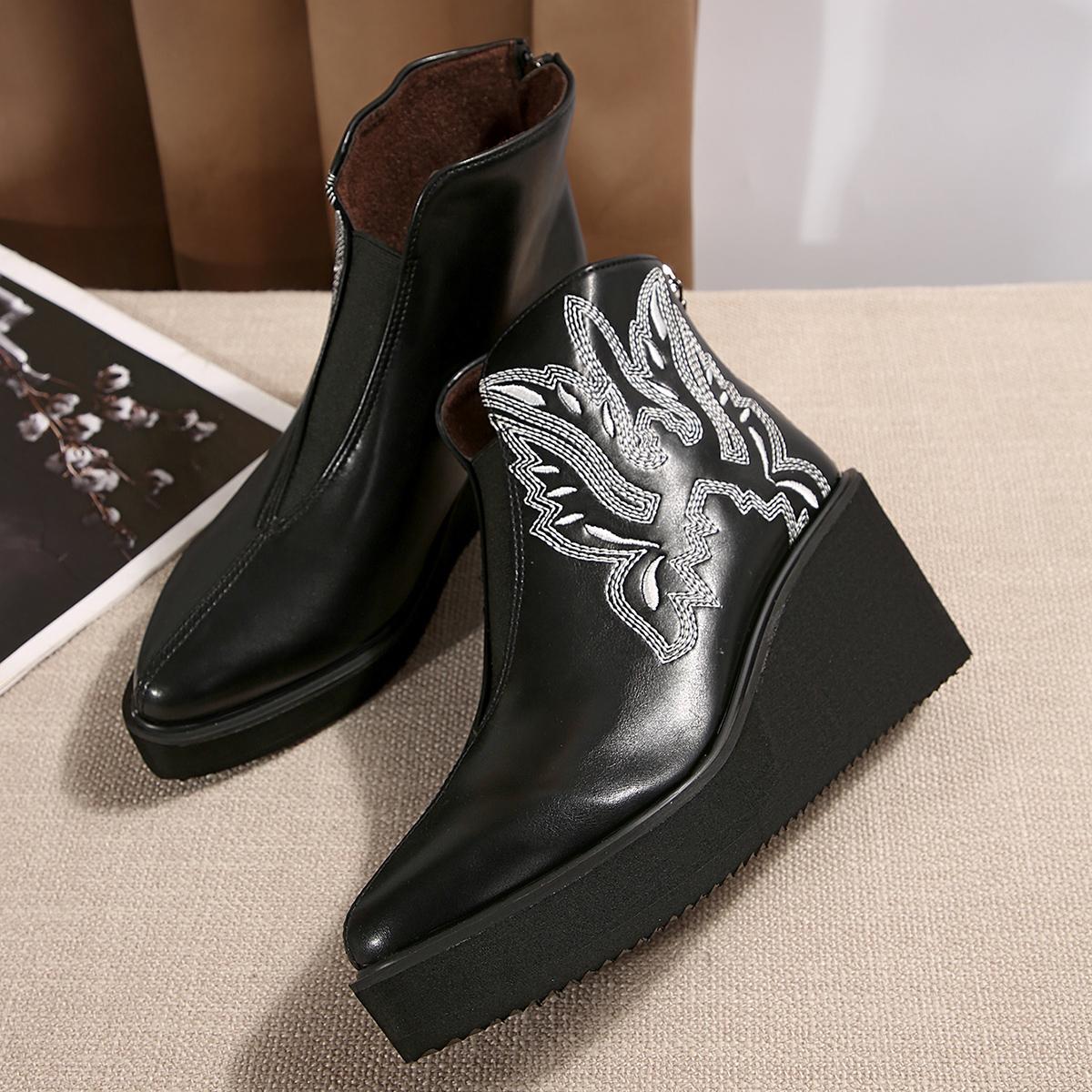 

Женские сапоги с толстой подошвой, большого размера 42, короткие сапоги с вышивкой, туфли на танкетке для женщин, кожаные сапоги на платформе для женщин D317 41