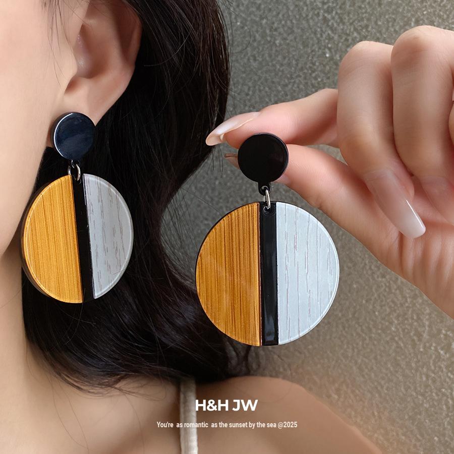 Silver needle acrylic contrasting geometric earrings niche design sense personalized stud earrings temperament advanced sense earrings women