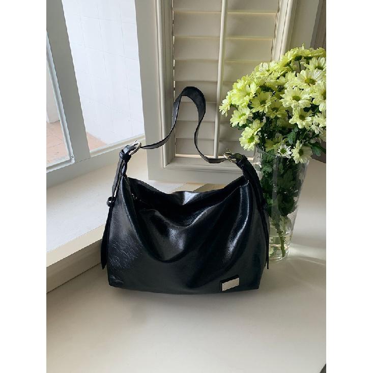 Versatile Korean Style Soft Leather Bag for Women 2025 New Commuting Class Large Capacity Tote Bag Retro Single Shoulder Crossbody Bag