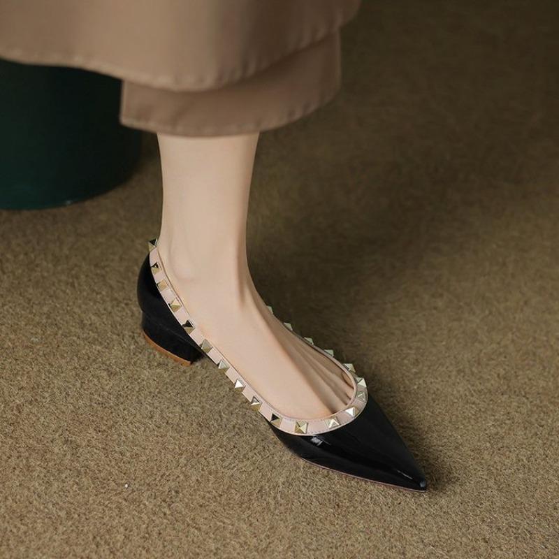 Mode Square Heel Einzelne Schuhe Herbst Neu Spitzzehe Flacher Mund Nieten Fußbedeckung Weiche Sohle Rutschfest Mittelhoher Absatz Niedrig geschnittene Schuhe