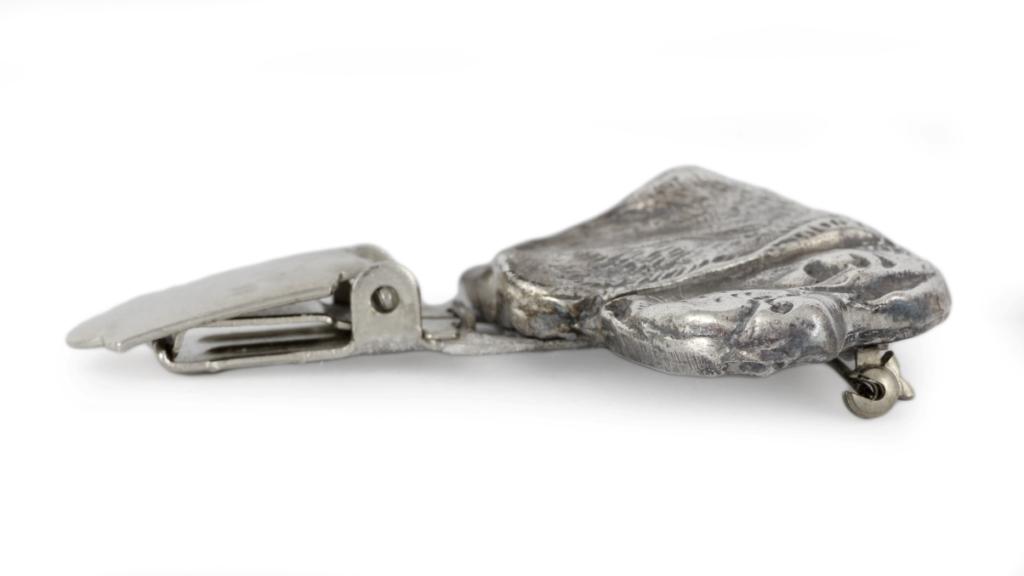 Beagle – Brooch with a clip, holder for a start number – Design 02 | Art-Dog