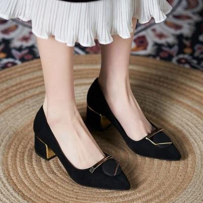Schwarze Mode Einzelne Schuhe Damen spitze Zehen dicker Absatz 2025 Herbst neu Temperament Mutter High Heels Retro Socialite Stil Schuhe
