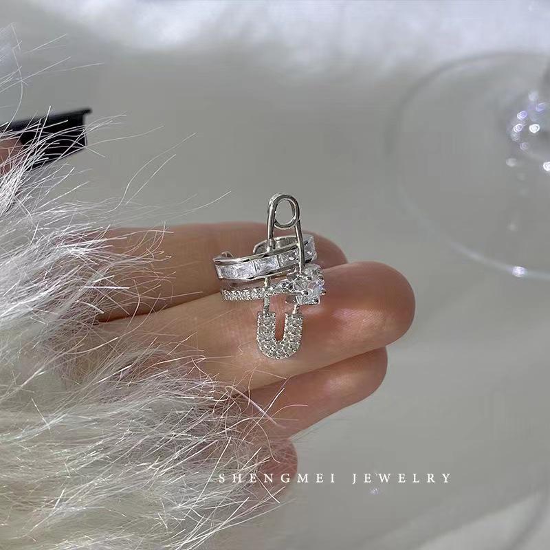 Sweet Diamond Star Clip-On Earrings: Light Luxury, No Piercing, Trendy Summer Design